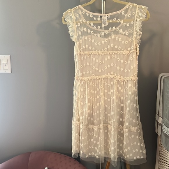 Lace Off White Dress. Size Medium. Pinky. - Picture 2 of 3